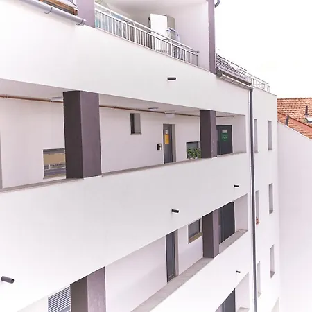 Starlight Bronze Szeged- Exclusive شقة *