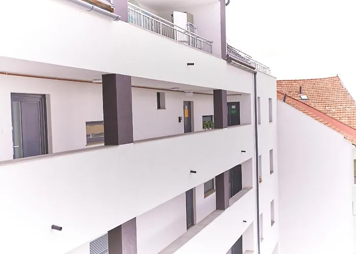 Starlight Bronze Szeged- Exclusive Апартаменты *
